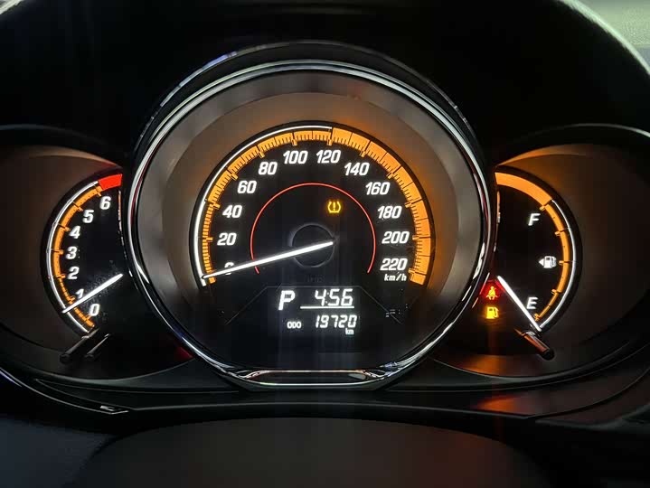 Фото 5 - Toyota Yaris L Hatchback