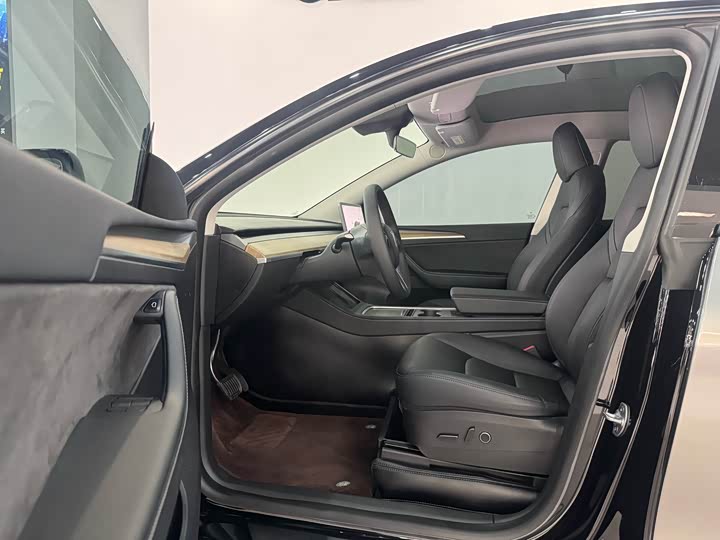 Фото 6 - Tesla Model Y