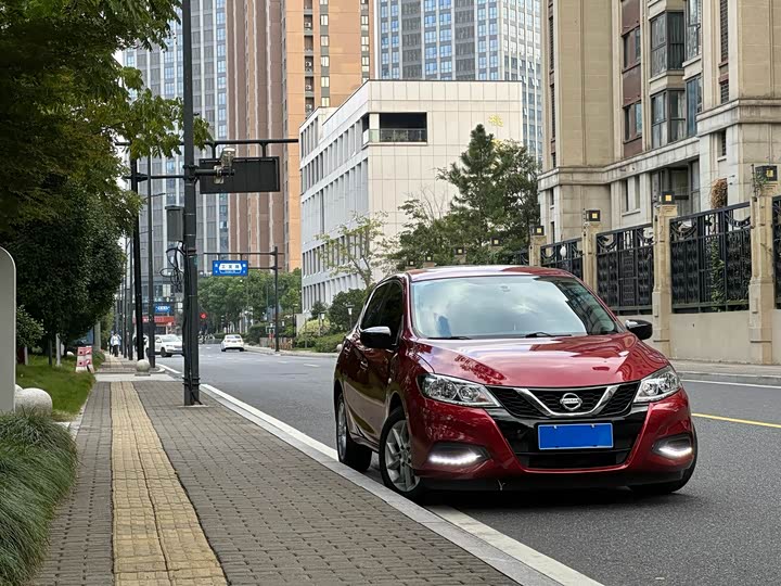 Фото 3 - Nissan Tiida