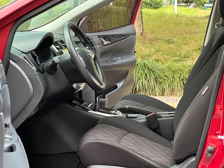 Фото 8 - Nissan Tiida