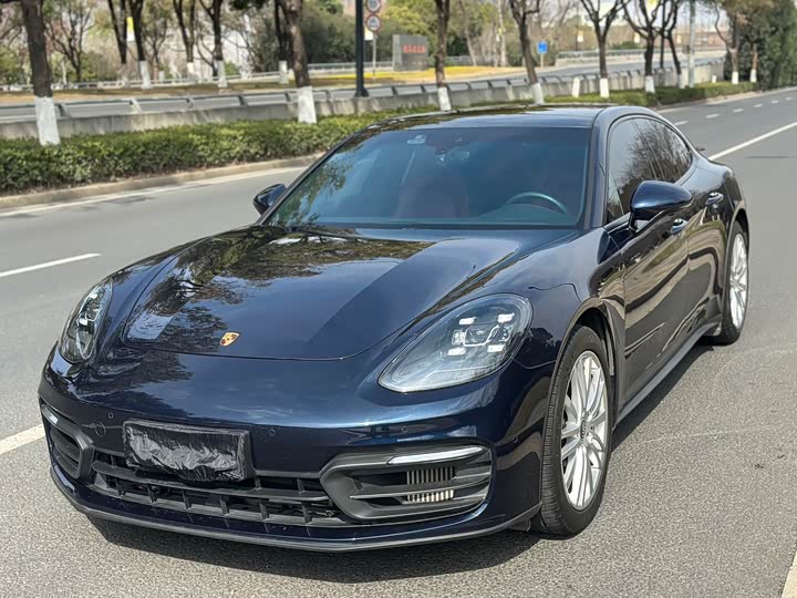 Фото 1 - Porsche Panamera