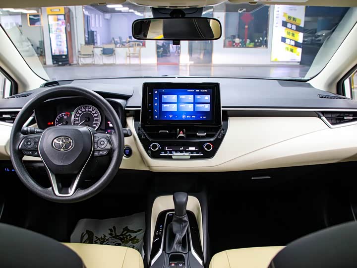 Фото 4 - Toyota Corolla