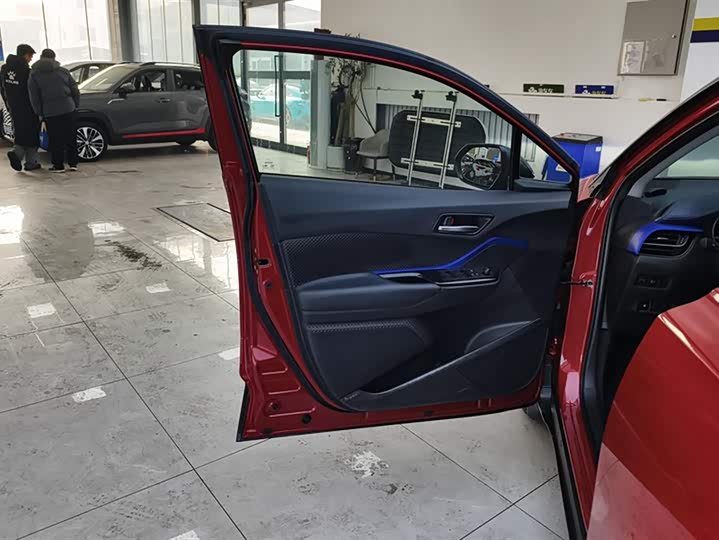 Фото 7 - Toyota C-HR