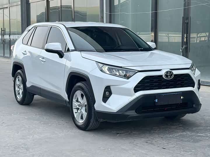Фото 3 - Toyota RAV4