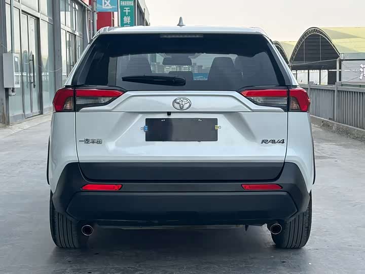 Фото 5 - Toyota RAV4