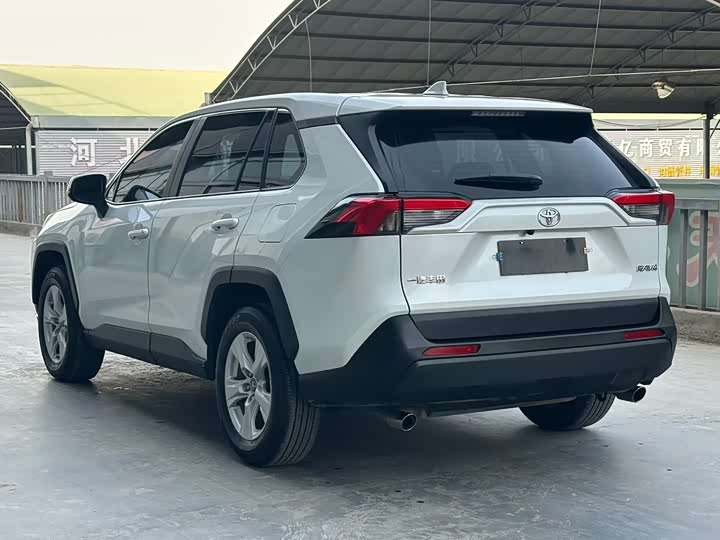 Фото 6 - Toyota RAV4