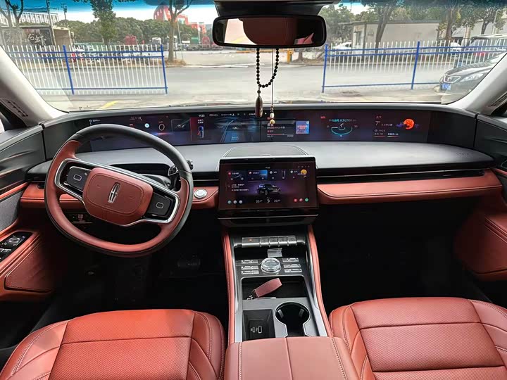 Фото 8 - Lincoln Nautilus