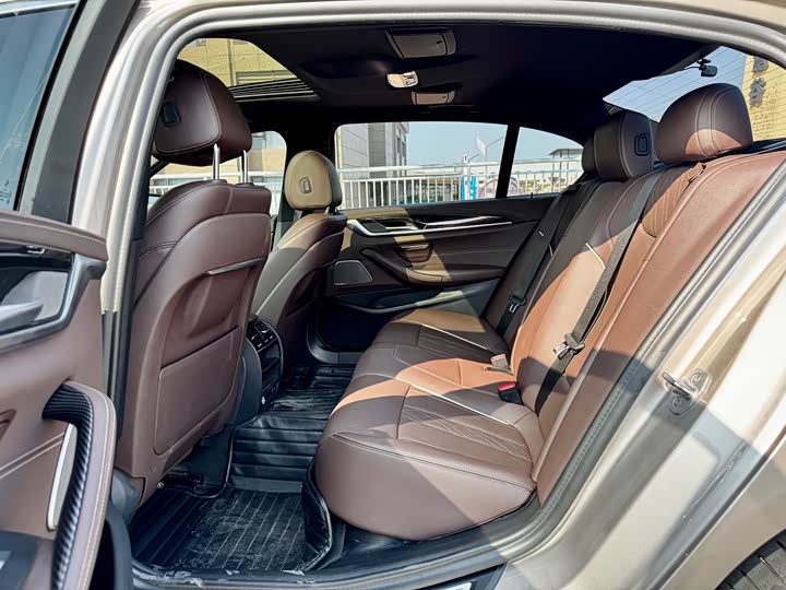 Фото 6 - BMW 5 Series