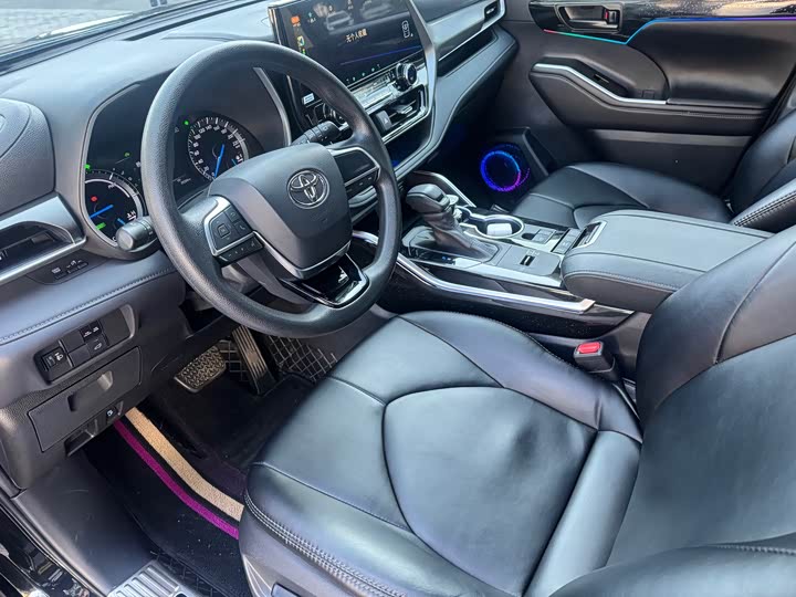 Фото 4 - Toyota Highlander