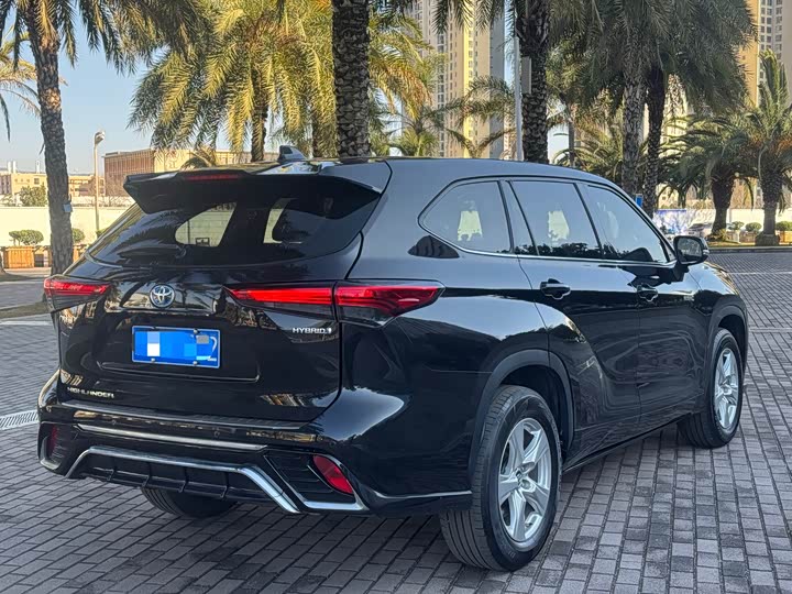 Фото 9 - Toyota Highlander