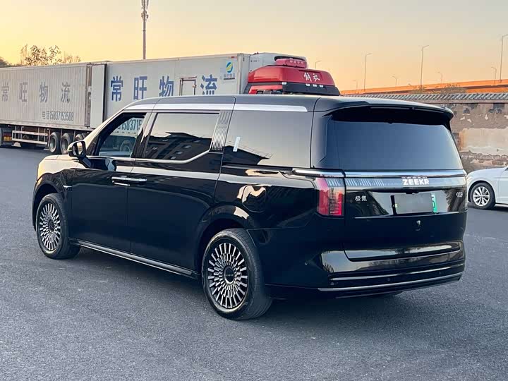 Фото 7 - Zeekr 009