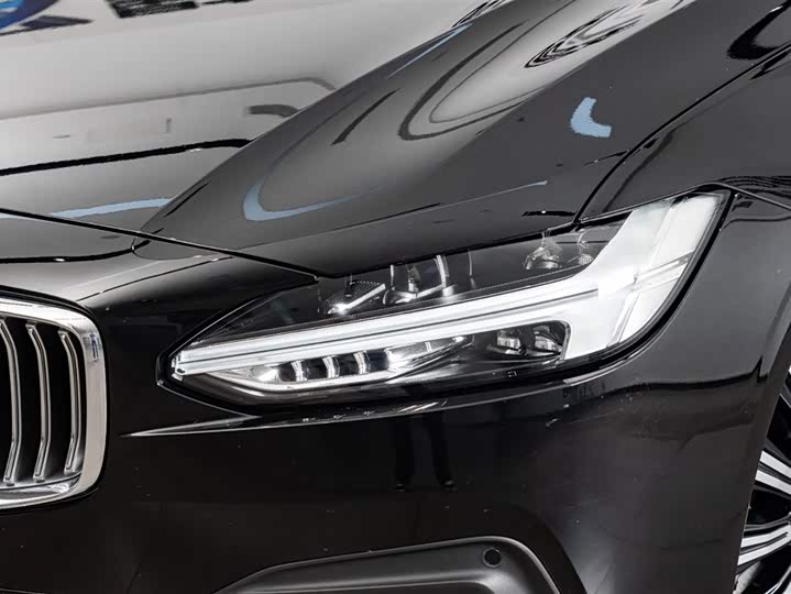 Фото 4 - Volvo S90