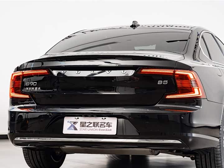 Фото 8 - Volvo S90