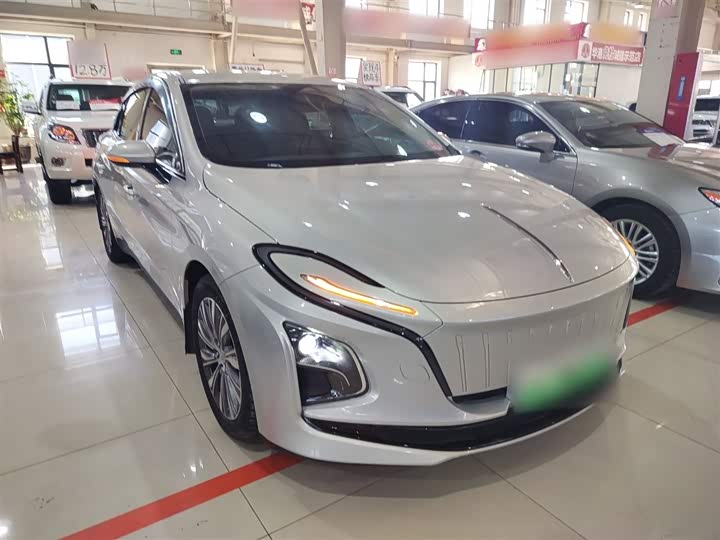 Фото 4 - Hongqi E-QM5