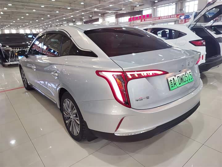 Фото 5 - Hongqi E-QM5