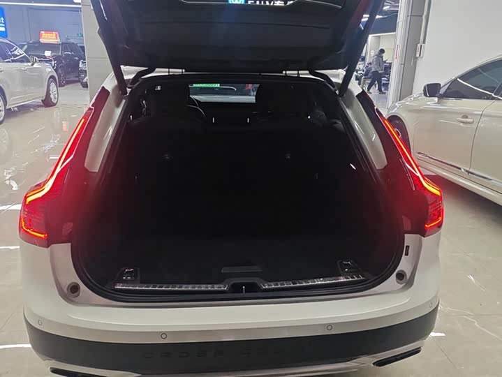 Фото 4 - Volvo V90