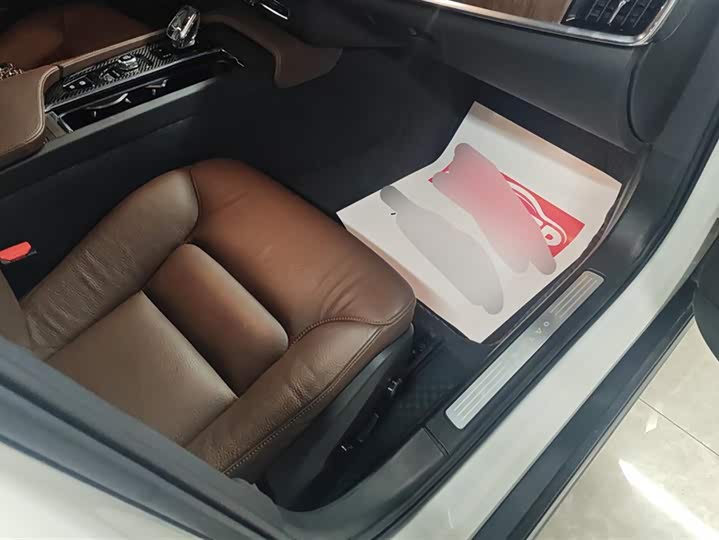 Фото 8 - Volvo V90