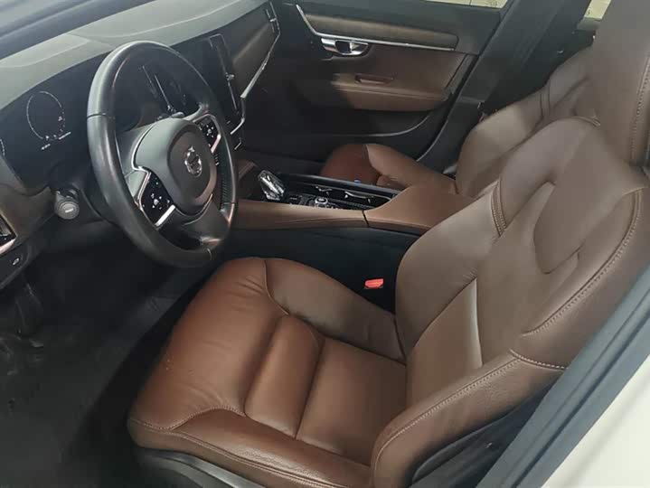 Фото 9 - Volvo V90
