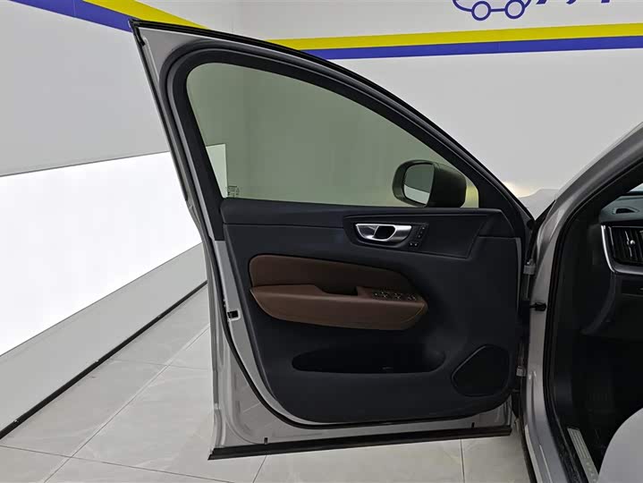 Фото 7 - Volvo XC60