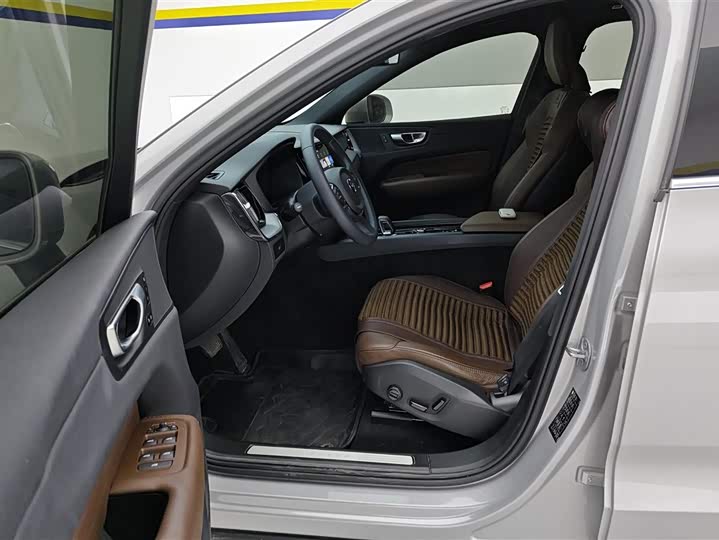 Фото 9 - Volvo XC60