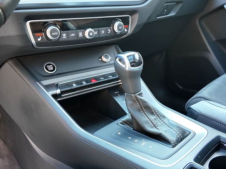 Фото 8 - Audi Q3