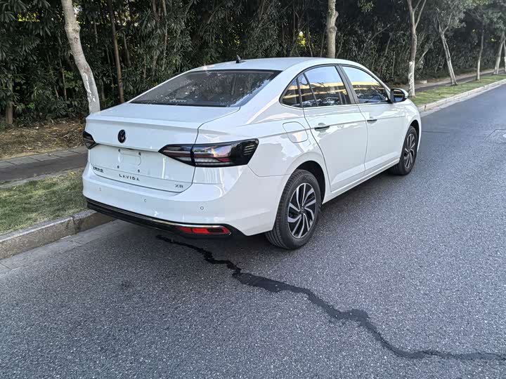 Фото 9 - Volkswagen Lavida