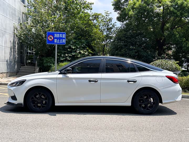 Фото 8 - MG Motor 5