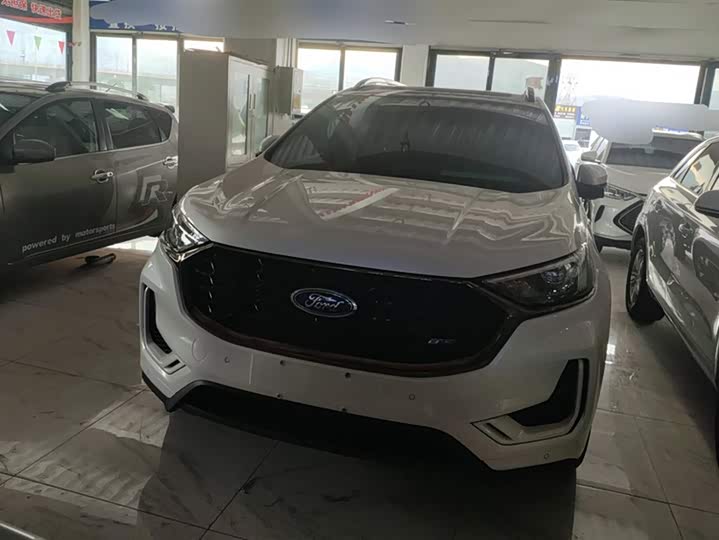 Фото 2 - Ford Edge