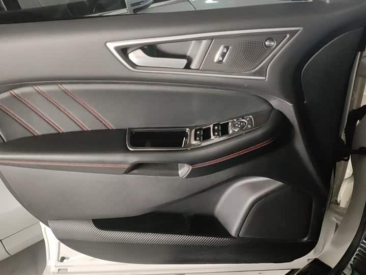 Фото 7 - Ford Edge