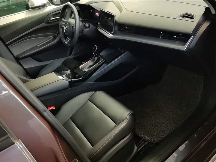 Фото 8 - MG Motor 5