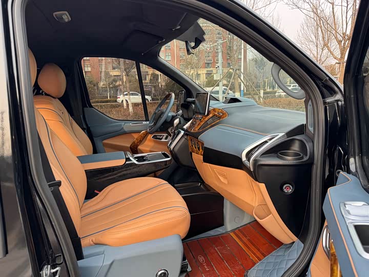 Фото 9 - Ford Tourneo