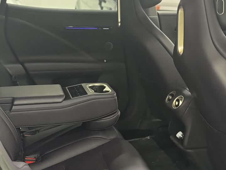 Фото 8 - Avatr 07