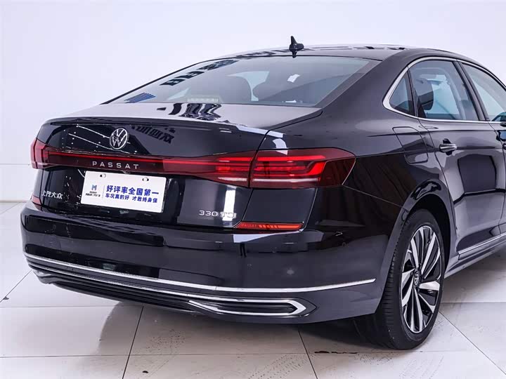 Фото 8 - Volkswagen Passat