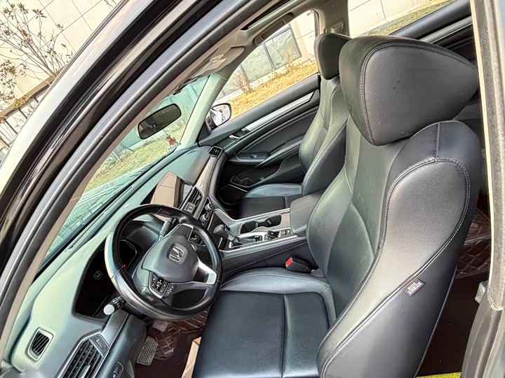 Фото 8 - Honda Accord