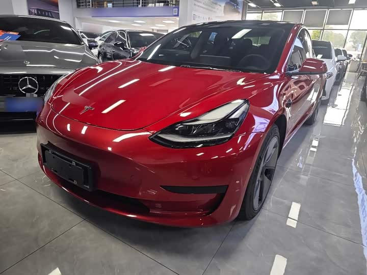 Фото 1 - Tesla Model 3
