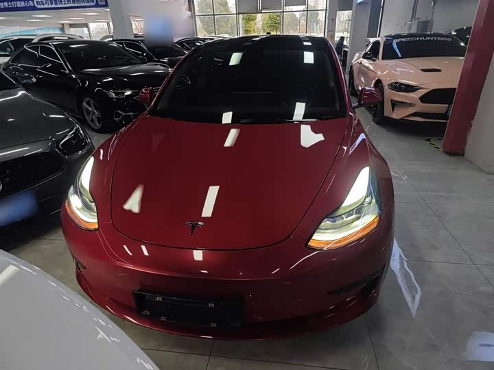 Фото 3 - Tesla Model 3