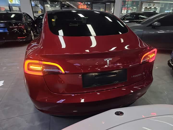 Фото 6 - Tesla Model 3