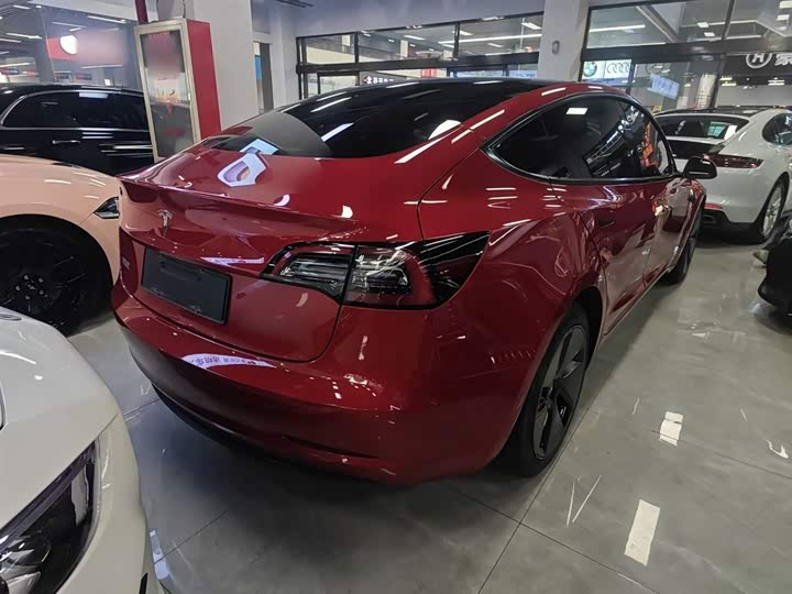 Фото 7 - Tesla Model 3