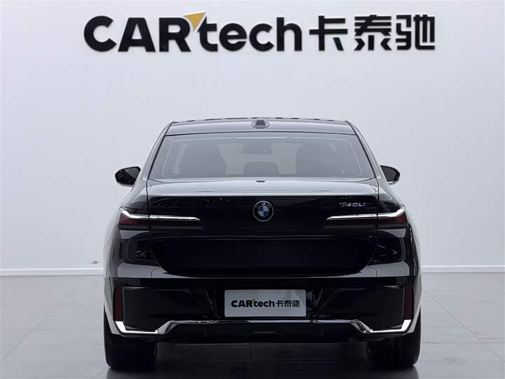 Фото 3 - BMW 7 Series