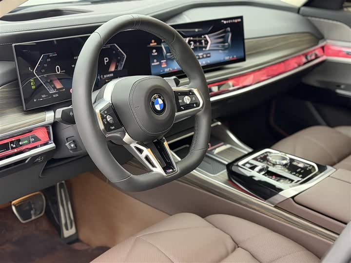 Фото 8 - BMW 7 Series