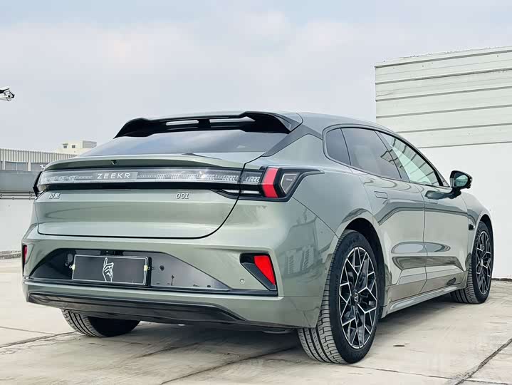 Фото 7 - Zeekr 001