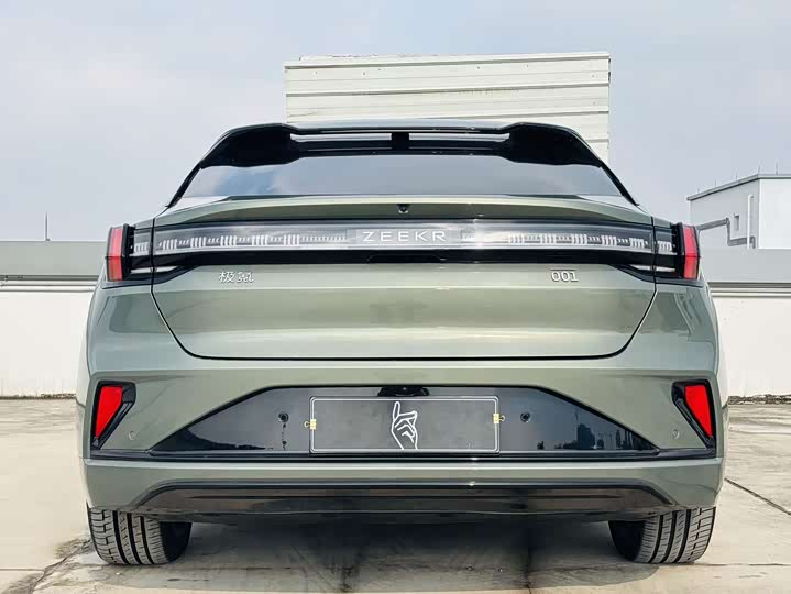 Фото 8 - Zeekr 001