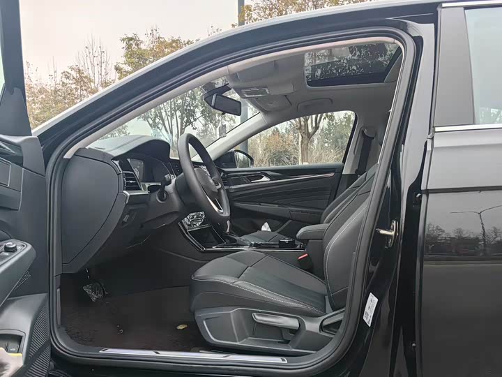 Фото 4 - Volkswagen Passat Hybrid