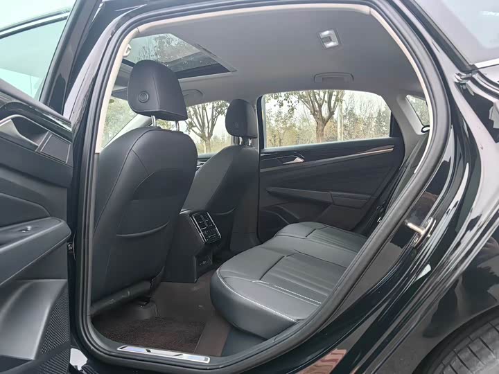 Фото 6 - Volkswagen Passat Hybrid