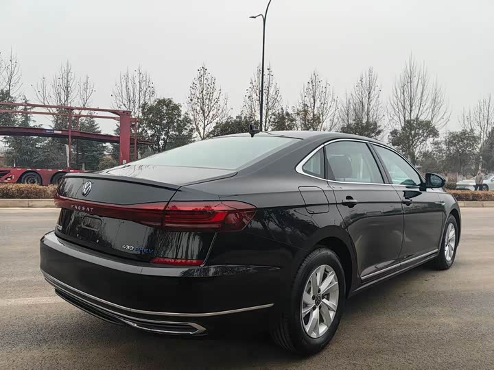 Фото 7 - Volkswagen Passat Hybrid