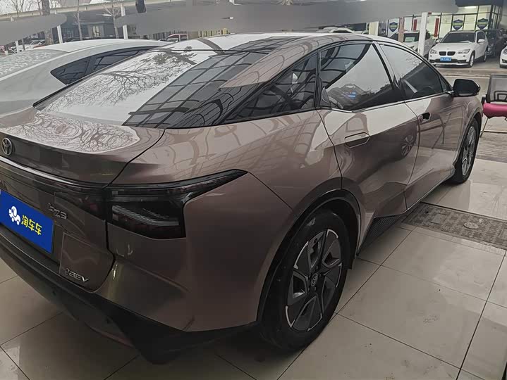 Фото 3 - Toyota bZ3