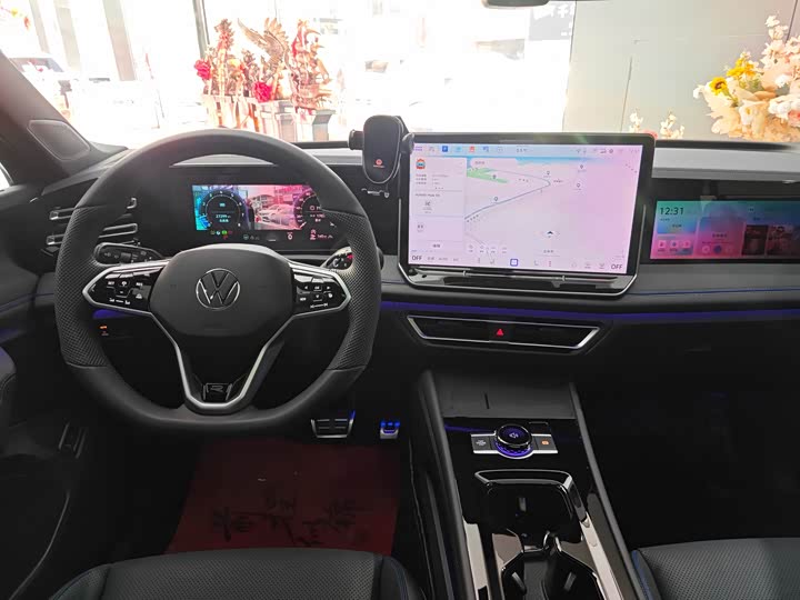 Фото 7 - Volkswagen Tiguan L Pro