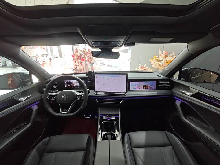 Фото 8 - Volkswagen Tiguan L Pro