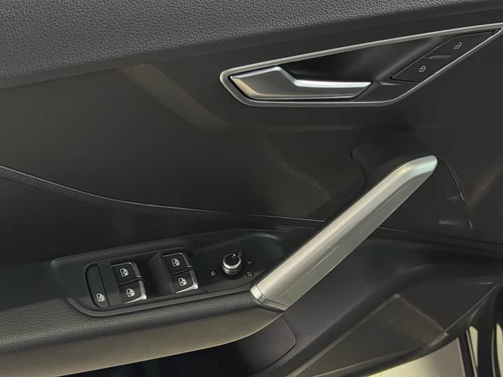 Фото 6 - Audi Q2L