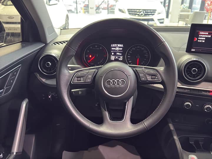 Фото 9 - Audi Q2L
